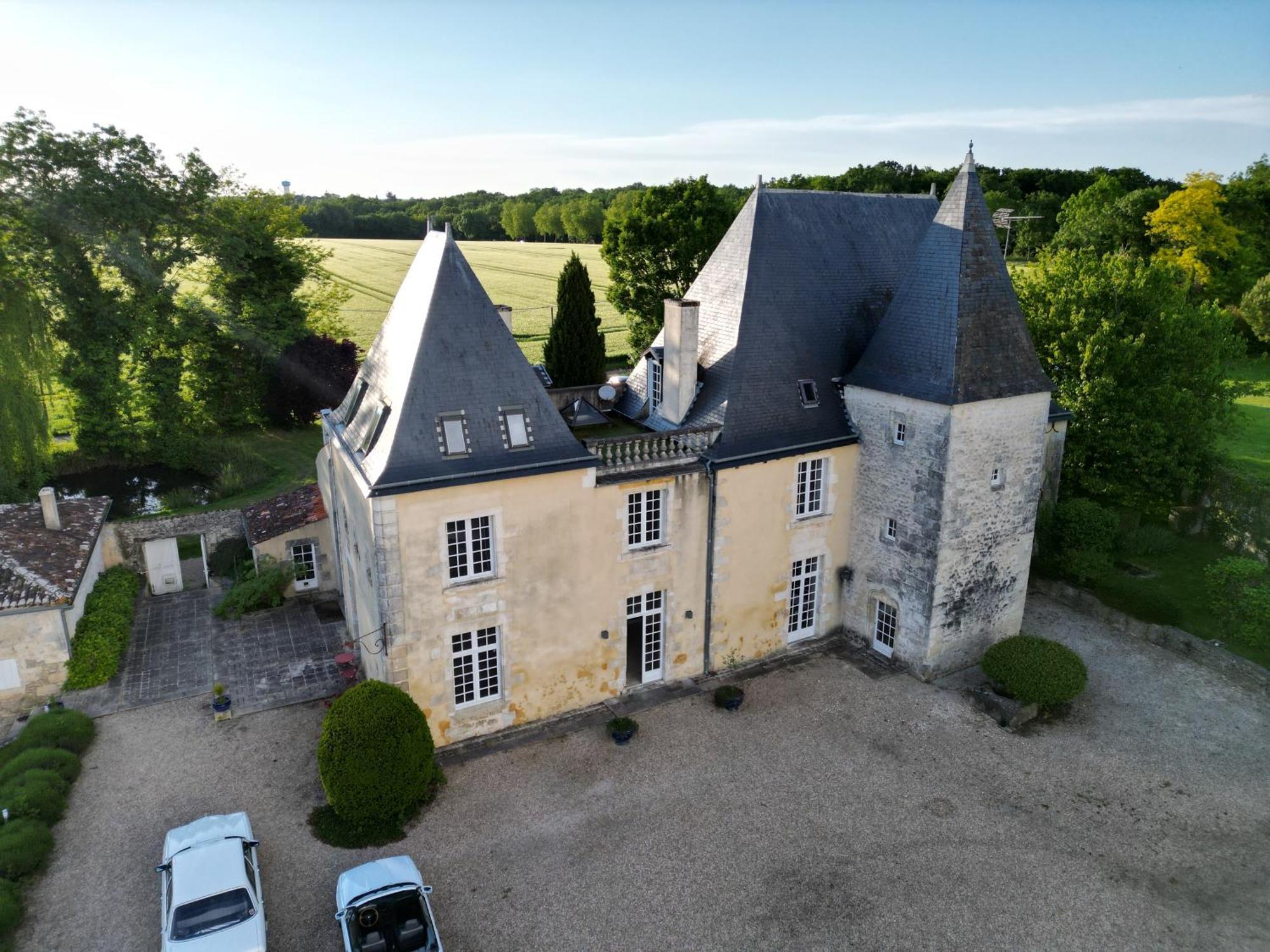 Chateau De La Vallade Saint-Porchaire Luaran gambar